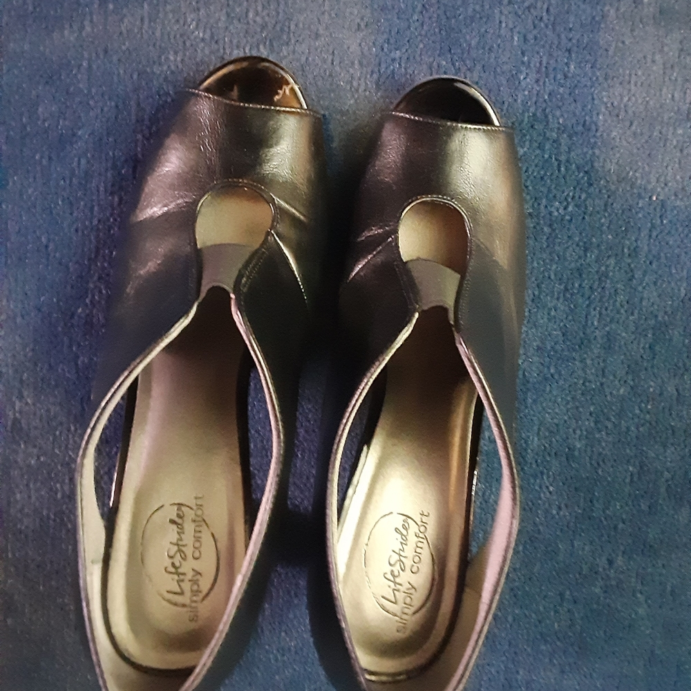 Black peep toe shoes